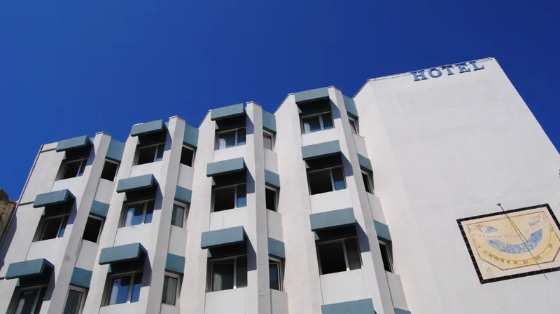 Façade de l’Hôtel de l’Étoile, avenue Gambetta à Antibes