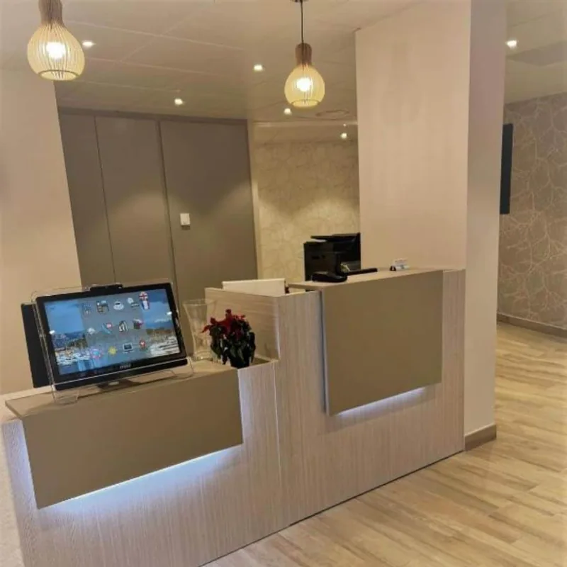 Comptoir de la réception de l’Hôtel de l’Étoile